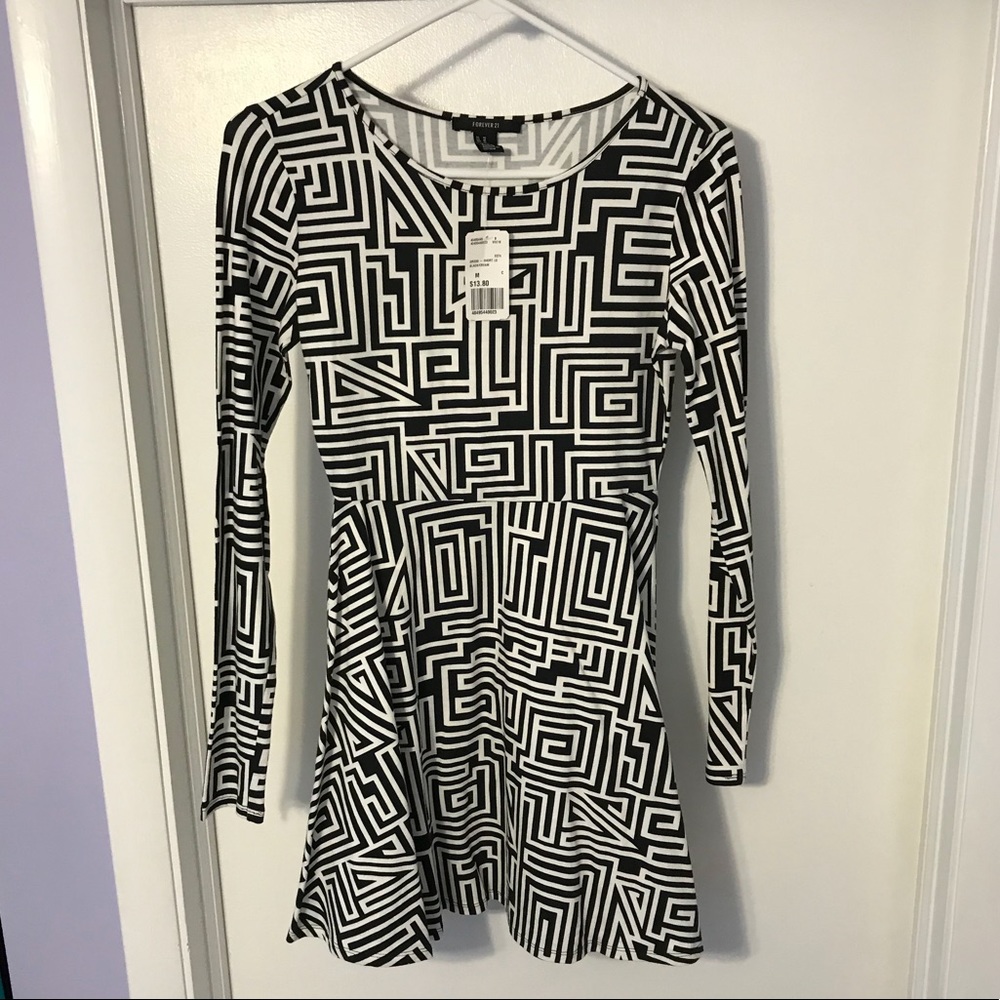 Forever 21: NEW with tags: Size Medium